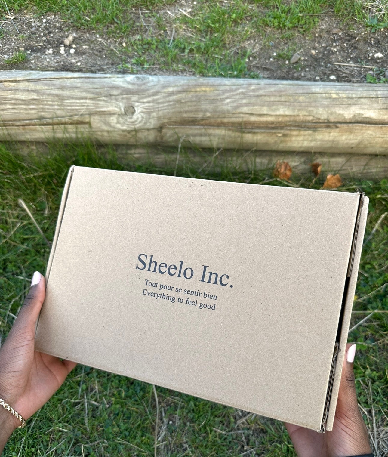 Coffret beauté Sheelo Glow Up Box édition femme, design naturel et raffiné.